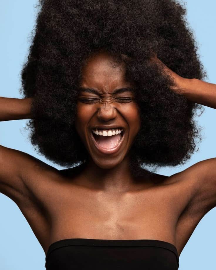 Routine capillaire minimaliste .Comment prendre soin de ses cheveux afro sans se ruiner?